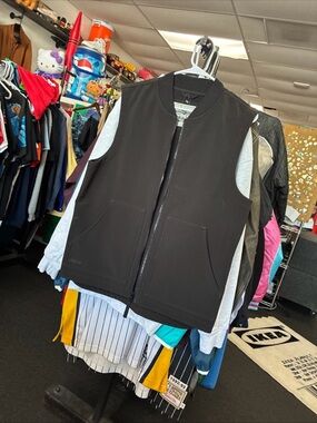 Levi's Men's Softshell Fleece Lined Vest Black Size SM Pre Owned Used